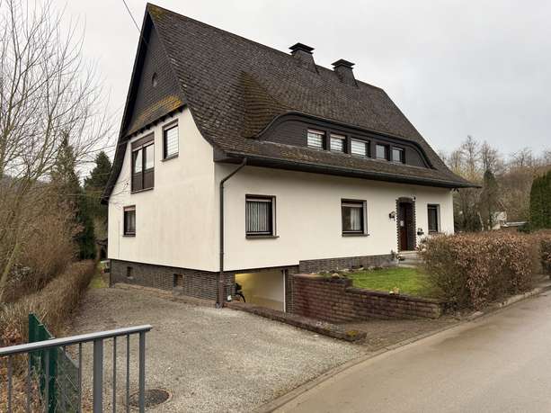 Freistehendes Zweifamilienhaus mit Anbau & großem Grundstück in Finnentrop in 57413 Finnentrop-Frielentrop von Hundem-Lenne-Immobilien GmbH